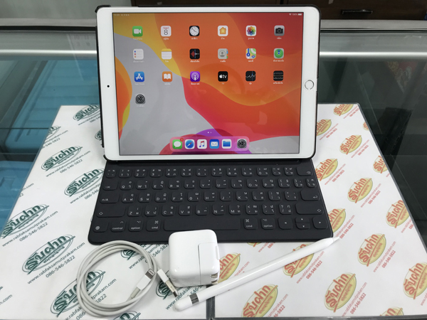 ขาย iPad Pro 10.5  ใส่ซิมได้ 256GB สีขาว สุขภาพแบต95% สภาพ90% ขายครบเซ็ตเลยพร้อมลุย เซ็ตอุปกรณ์มีตัวเครื่อง+Adapter+USB+เคส+คีร์บอร์ด+Apple Pen