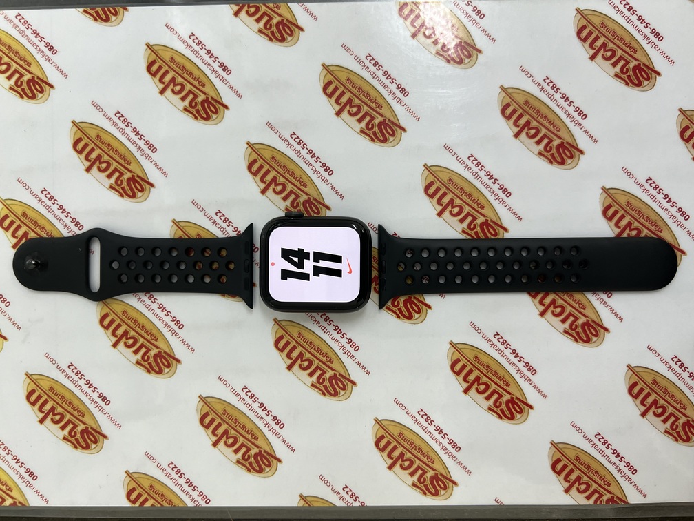 ขายถูก Apple Watch Series 6 (GPS) Nike 44MM สีดำ สภาพ90% ขอบมีรอยขนแมวนิดหน่อยโดยรวมแล้วสวย สุขภาพแบต94% มีแต่ตัวเรือนกับสายนาฬิกา ประกันหมดแล้ว