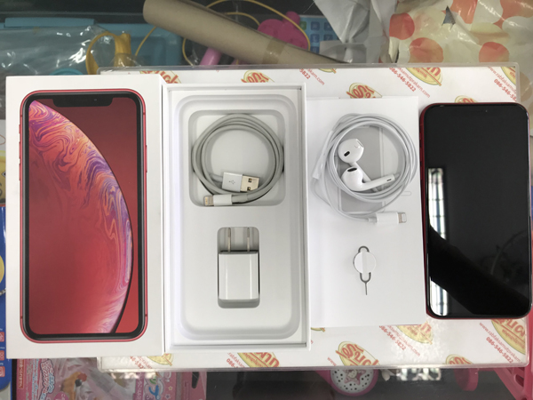 iPhone XR 128GB สีแดง ศูนย์ไทย สุขภาพแบต100% สภาพใหม่97% ครบกล่อง ประกัน 29 เมษายน 63