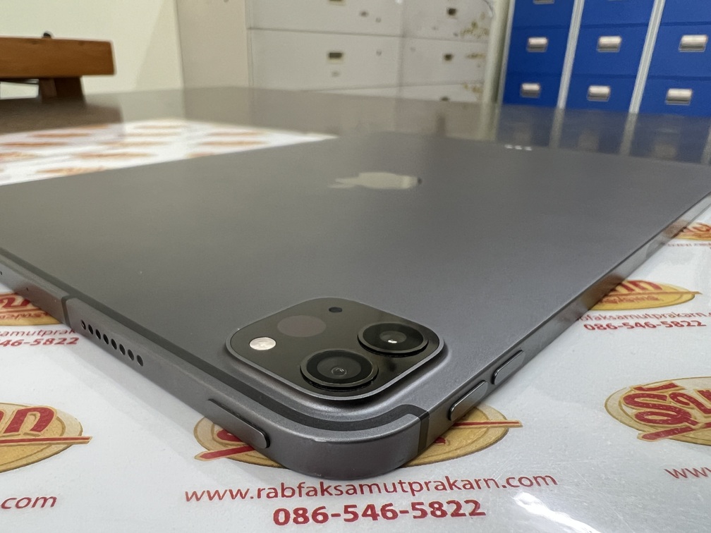 ขายถูกๆ iPad Pro 11 Gen3 M1 Cellular ใส่ซิมได้ 128G8 สีSpace Gray สภาพ89% มีรอย1มุมตามรูป(รอยไม่มีผลต่อการใช้งาน) อุปกรณ์มี ตัวเครื่อง+หัวชาร์จ+สายชาร์จ+เคส