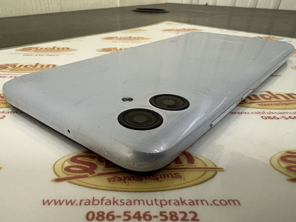 ขายถูกๆ Samsung A04e RAM3GB ROM32GB สภาพ87% เครื่องมีรอยตามการใช้งานนะครับ ศูนย์ไทย สีBlue อุปกรณ์ไม่มีนะครับ ประกันหมดแล้ว